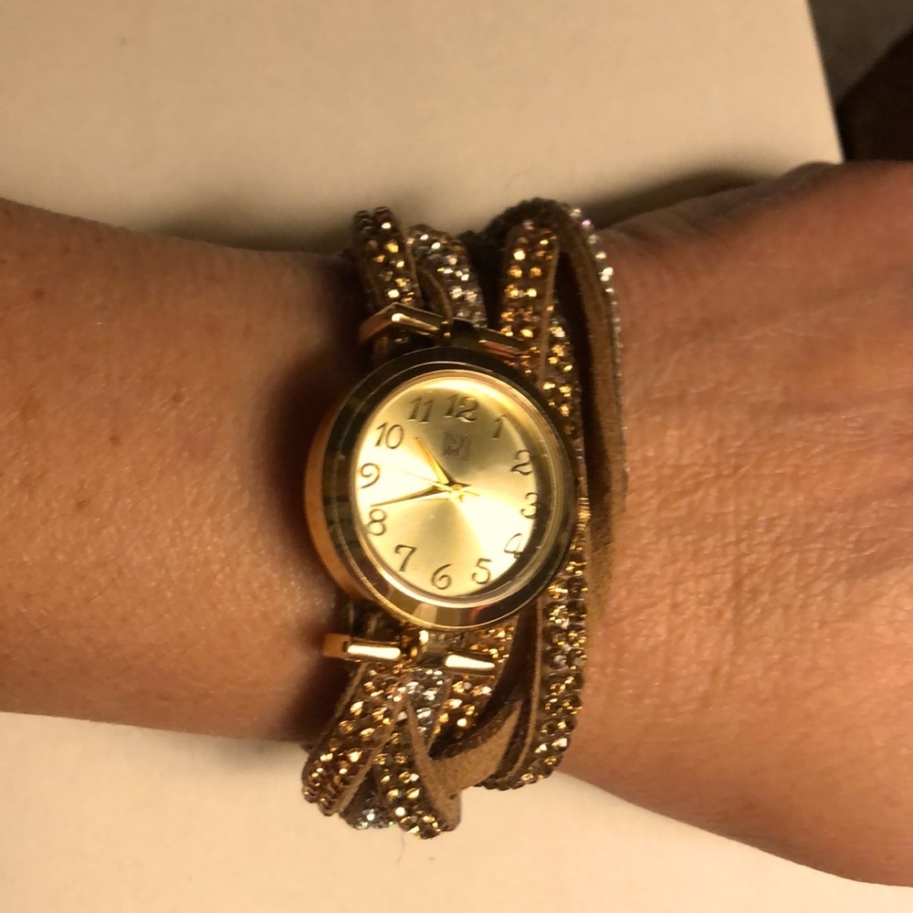 NWOT NY & Co crystal embellished wrap watch in faux leather. Goldtone face